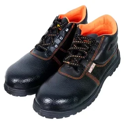 Protective work shoes for factory warehouse and site use