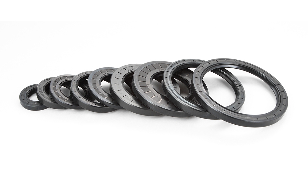 Automotive engine oil seals and sealing component range
