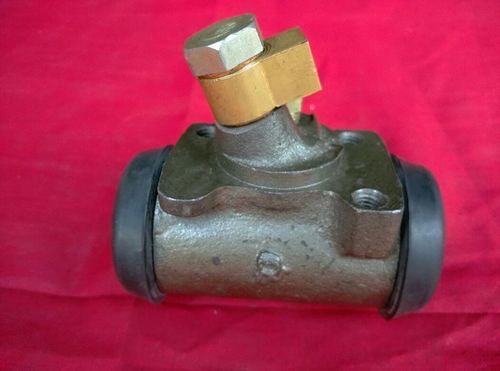 Commercial vehicle hydraulic brake wheel cylinder