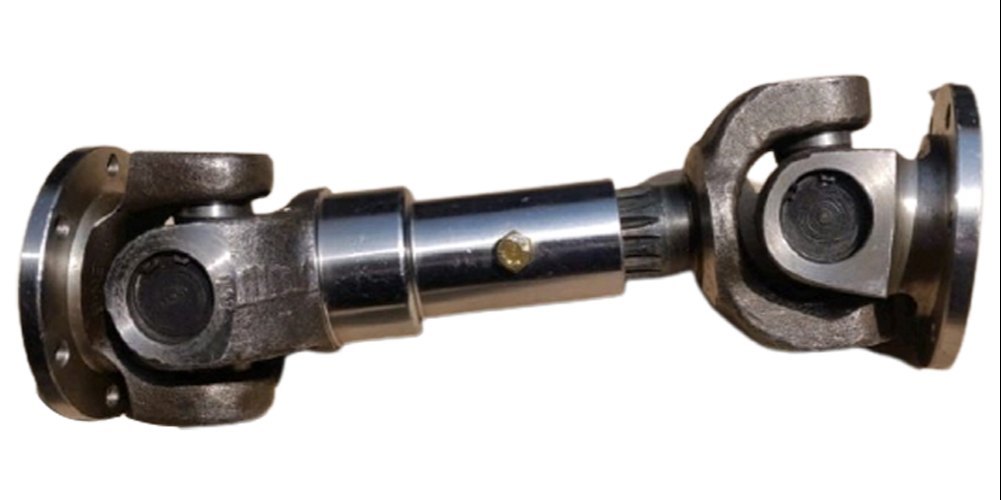Propeller shaft with universal joints and flange connections