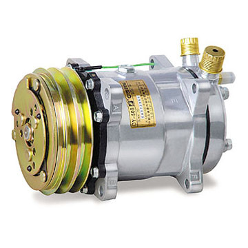 Vehicle air conditioning compressor with pulley and clutch
