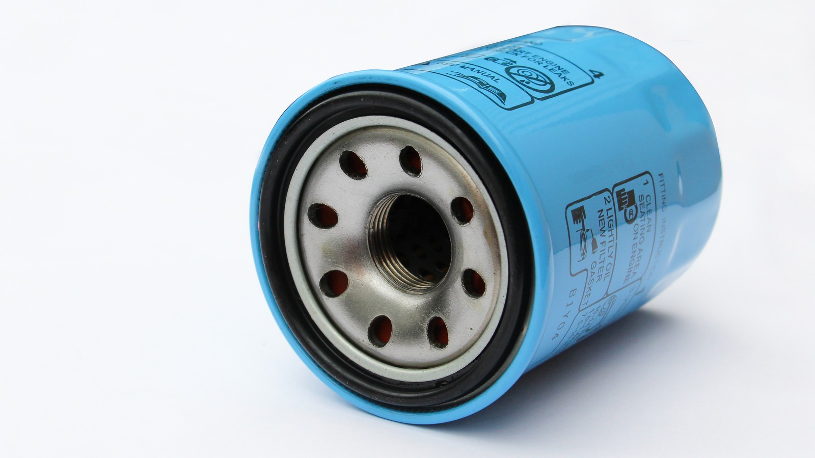 Spin-on oil filter for passenger and commercial vehicle engines