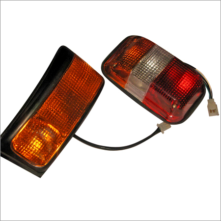 Automotive side light assembly for passenger vehicle applications