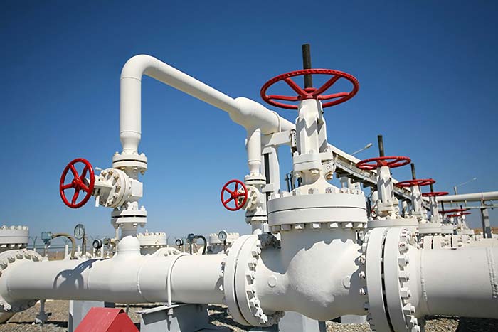 Industrial gate valve with electric actuator for automated operation