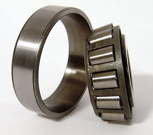 Pillow block bearing unit for industrial shaft support