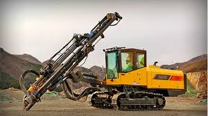Heavy-duty mining drilling rig for surface drilling operations