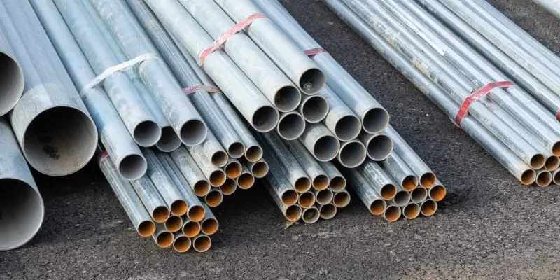 Hot-dip galvanized industrial pipes with protective surface finish