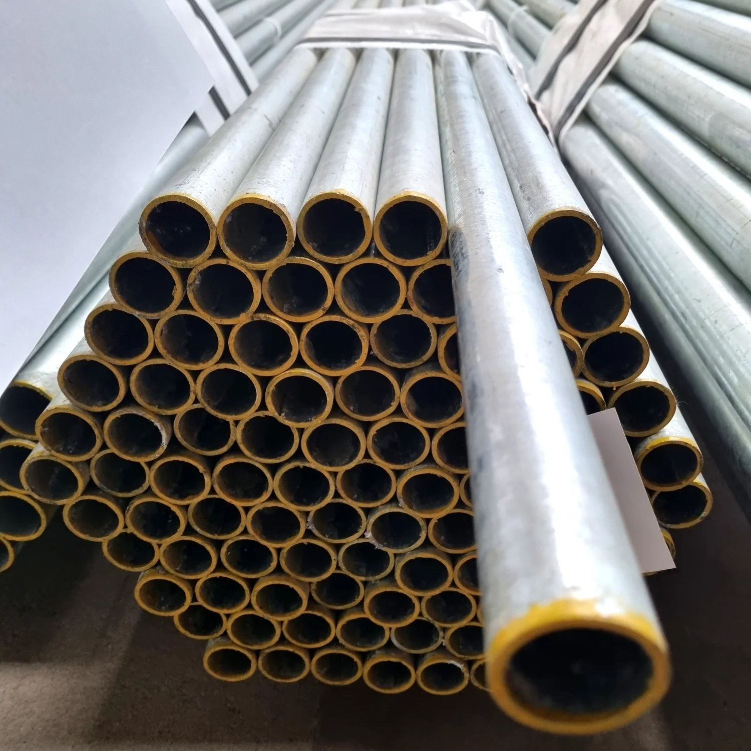 Galvanized steel pipes with corrosion-resistant zinc coating