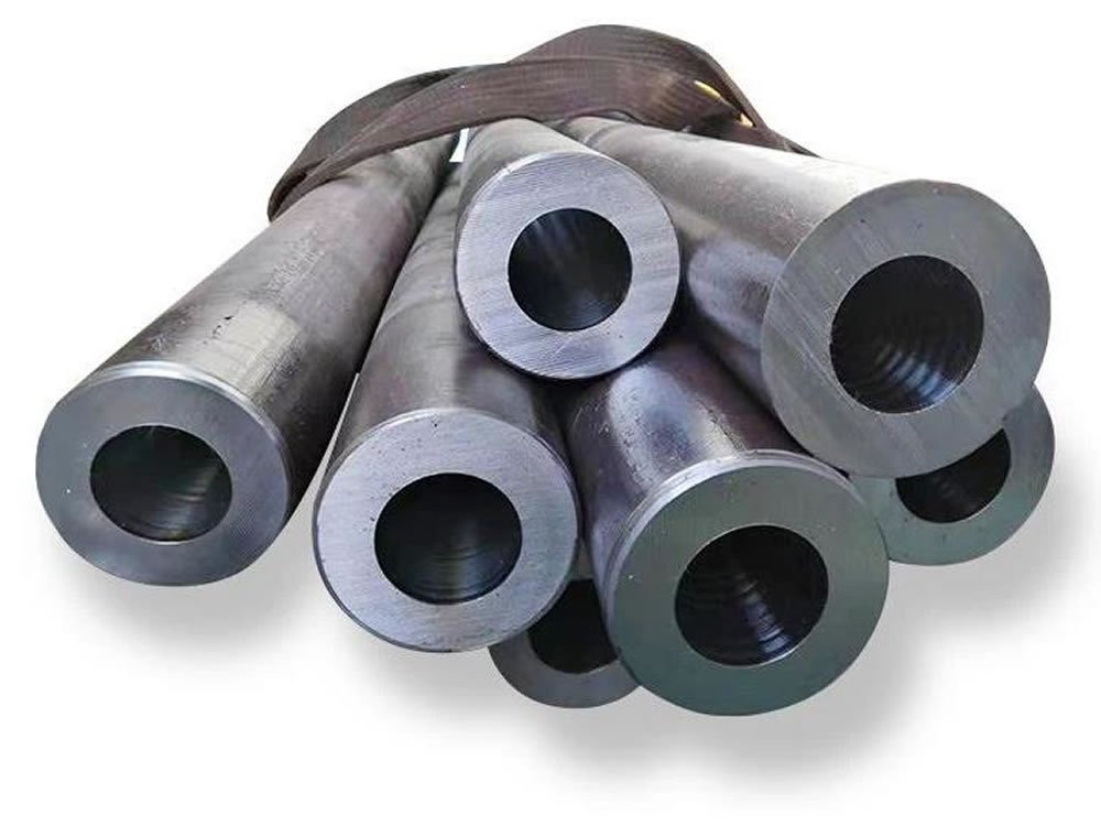 Alloy steel pipes for high-temperature industrial applications